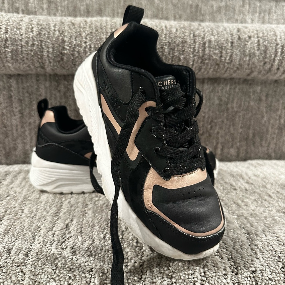 Skechers black/rose gold girls uno lite-metallic blast, size 13.5
